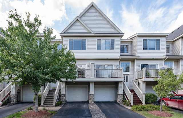 Like New 2 Bed/2 Bath Townhome With Amenities And Attached Garage - 2315 Eagle Trace Lane, Woodbury, MN 55129