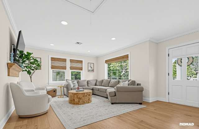 Spacious Southdowns home with detached apartment Gallery 3