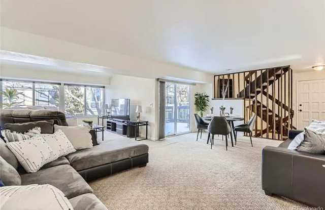 Spacious 3BR Condo in Aurora - 15065 East Louisiana Drive, Aurora, CO 80012