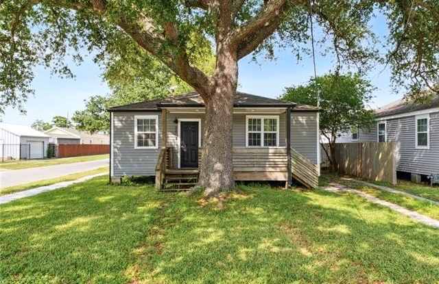 327 WARRINGTON Drive photos photos