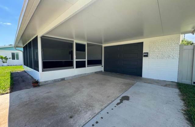 REMODELED 2/1 in Ormond By The Sea Gallery 3
