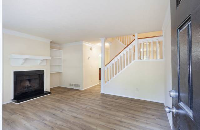 Spacious 3bd/2.5ba Split Level Condo in Quiet Neighborhood Minutes From Downtown Snellville! Gallery 4