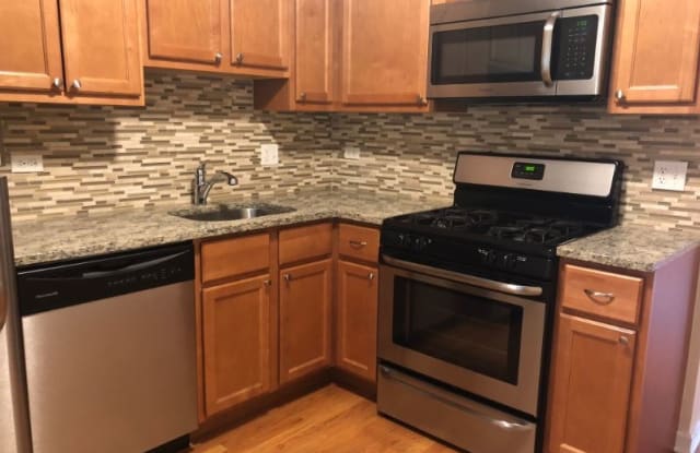 2115 W Berwyn Ave 2N - 2115 West Berwyn Avenue, Chicago, IL 60625