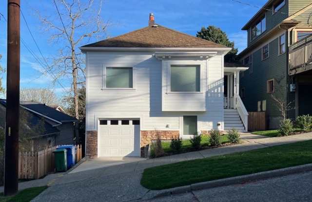 Charming  Updated Phinney Ridge Bungalow! - 6208 Fremont Avenue North, Seattle, WA 98103