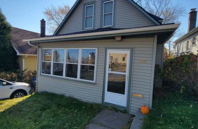 AVAILABLE JUNE - 4 Bed, 3 Bath adorable home - 605 North 8th Avenue West, Duluth, MN 55806