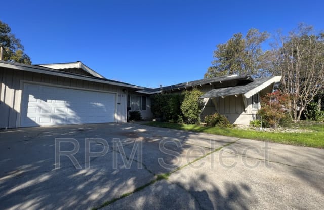 5625 Kiva Dr - 5625 Kiva Drive, Carmichael, CA 95608