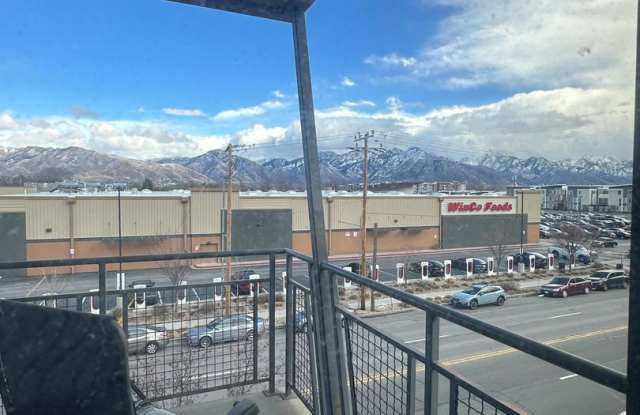 2BR/2BA Condo Near TRAX | Mountain Views, Private Balcony & Garage Parking Gallery 3