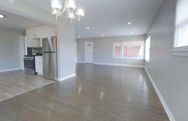 Gorgeous 3 Bedroom, 2 Bathroom Home Gallery 1