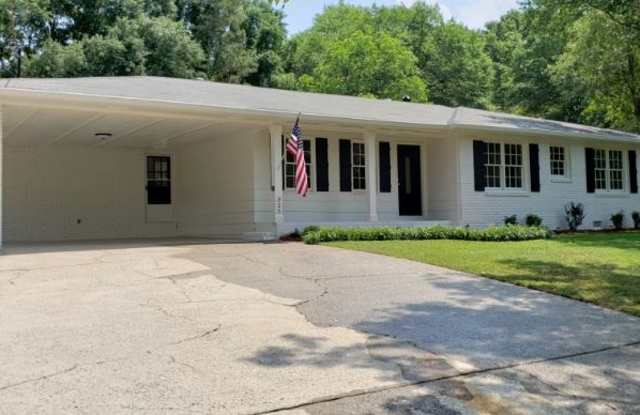 325 Meadow Dr - 325 Meadow Drive, Alpharetta, GA 30009