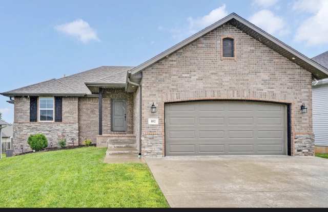 852 E Acacia Ln Gallery 1