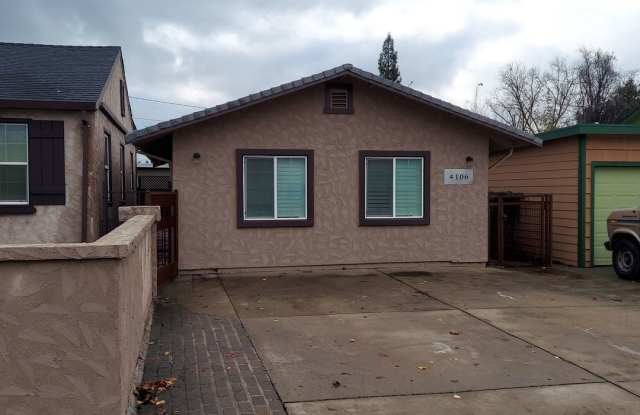 Charming 2bedroom, 2bath home, Like New near Land Park Area and City College. photos photos