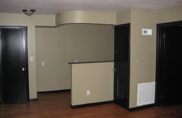 One bedroom charmer close to St Francis Park Gallery 3