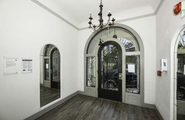 390 LIBERTY Apartments Gallery 3