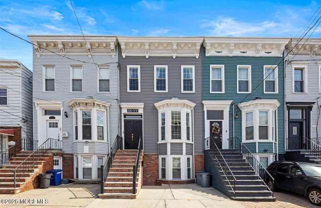 320 New York Avenue Gallery 2