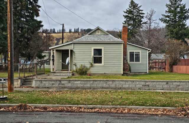 2112 3rd Street, La Grande, Oregon 97850 - $300 Off First Full Month's Rent photos photos