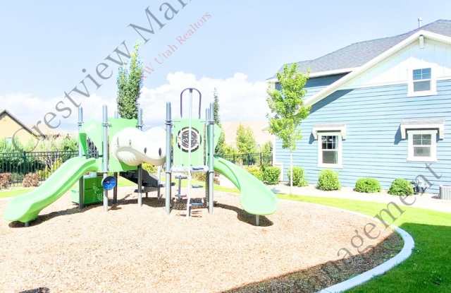 Spacious 3-Story Townhome with 2-Car Garage Near Traverse Mountain Gallery 4