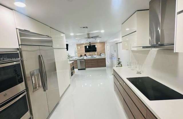 541 SE 17th Ave photos photos