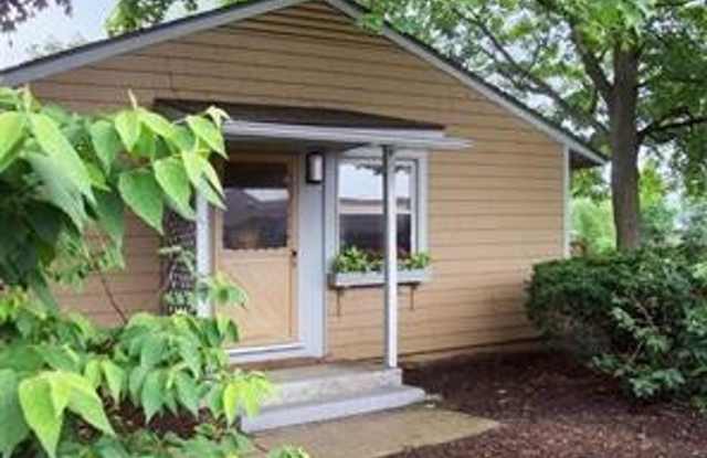 GREAT ANN ARBOR LOCATION – 2-BEDROOM END UNIT! photos photos GREAT ANN ARBOR LOCATION – 2-BEDROOM END UNIT! photos photos