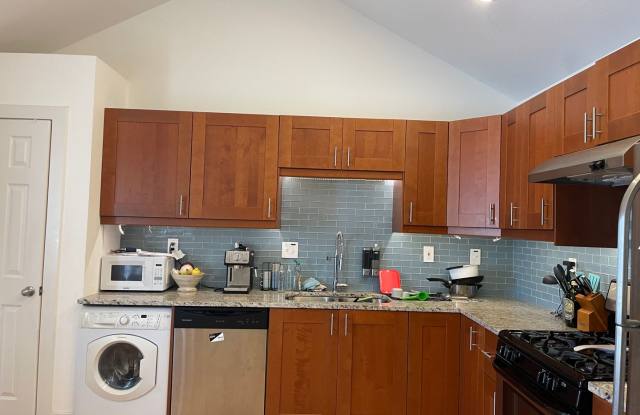Rooms in 2 Bedroom Home at 1307 E 52nd St photos photos