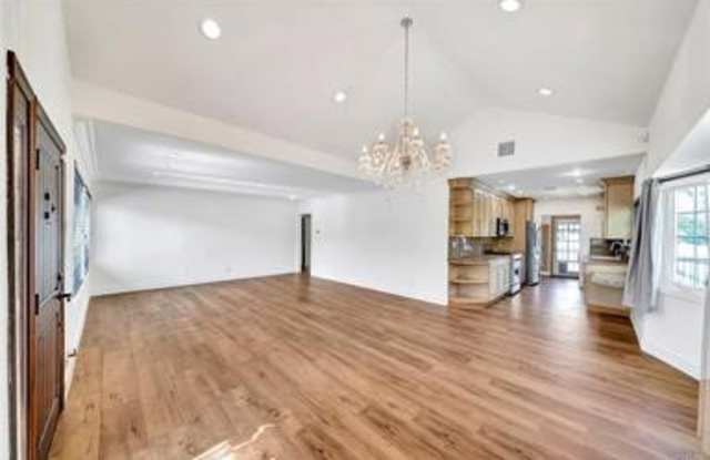 16707 Moorpark Street Gallery 4