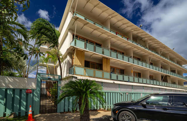Pokai Bay Studio Gallery 1