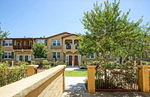 BRIGHT  AIRY, 1630 SQ FT TOWNHOME IN GATED COMMUNITY W/ HUGE 3-CAR GARAGE, LARGE FRONT PATIO, BALCONY  OPEN LIVING SPACE CLOSE TO SHOPPING  FREEWAY ACCESS! Gallery 4