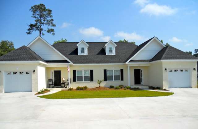 Available August 3rd – 2 Bedroom Duplex at The Hammocks! Gallery 1