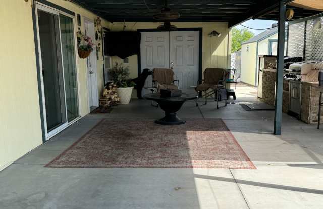 3Br Furnished Vacation Home with addl lot with RV Hookups Utilities Included Gallery 3