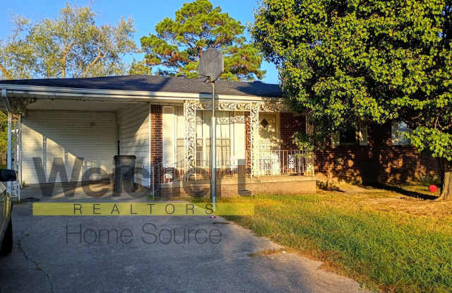 3-Bed Home with Great Garage/Shop  Convenient Location photos photos
