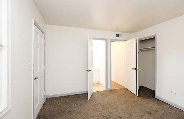 Pet-Friendly 2BR Apartment in Convenient Louisa Location Gallery 4