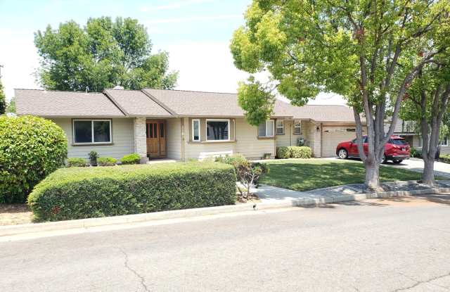 Beautiful 4 Bed 2.5 Bath Almaden Country Club Area home Available NOW!!! - 1183 Calle Ventura, San Jose, CA 95120