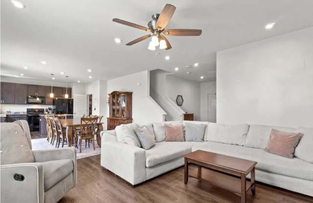 425 Vildana Way photos photos