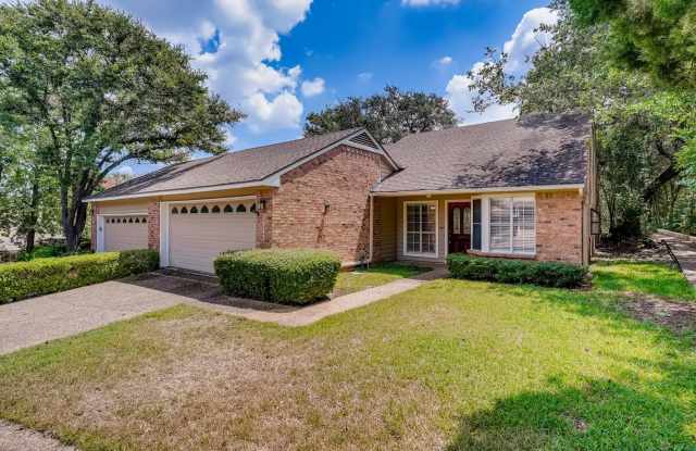 Rare 2 BR/ 2 BA Townhouse in Northwest Hills / Charleston Place (78731) - 3817 Williamsburg Circle, Austin, TX 78731