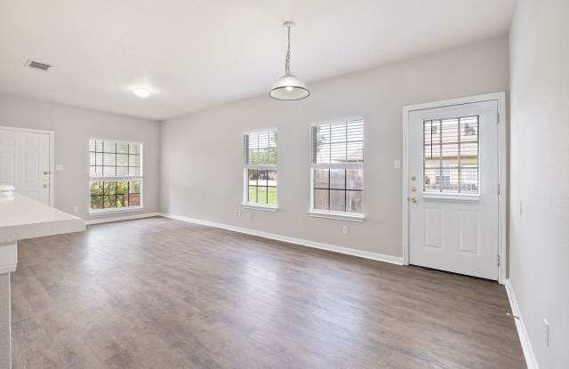 Spacious 3 Bed / 2 Bath Duplex in Prime Leander Location! photos photos