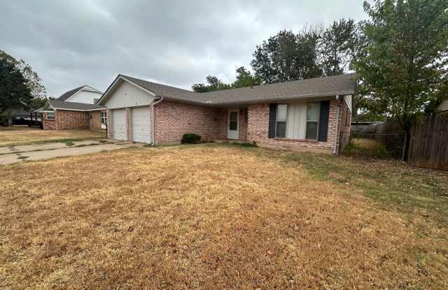 Beautiful Updated 3 Bed, 1 3/4 Bath, 2 Car Garage Gallery 3