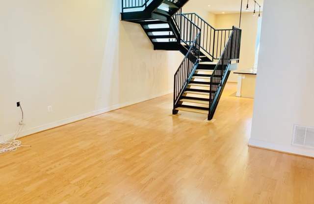657 Washington Blvd Unit B Gallery 2