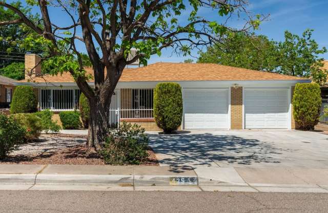 425 Graceland Drive SE - 425 Graceland Drive Southeast, Albuquerque, NM 87108