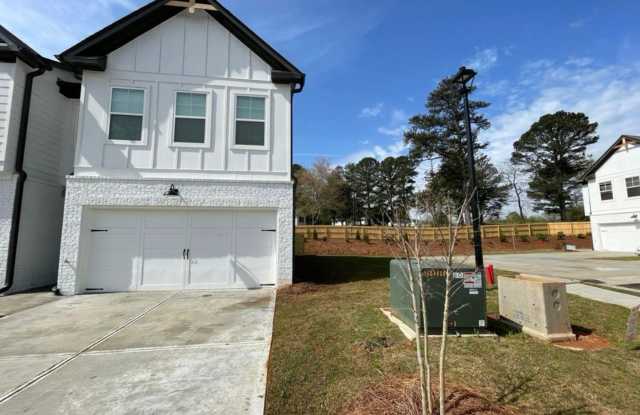 Lovely newer construction in the Townes of Auburn photos photos