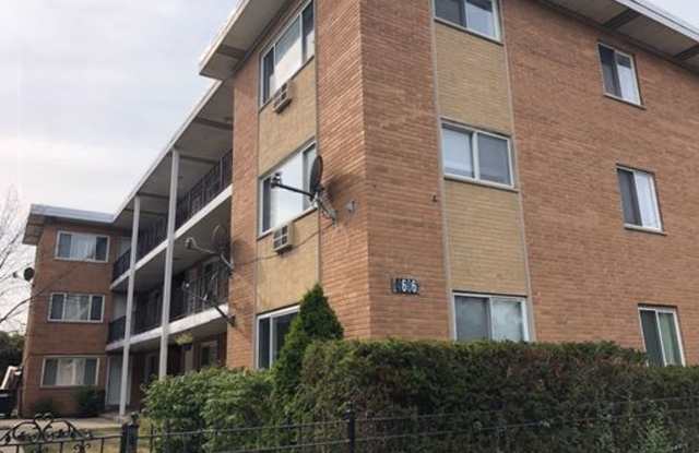 Well Maintained 1 Bedroom/1 Bath Unit Great Location Close to Ohare Gallery 1