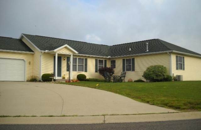 3 Bedroom 1 bathroom with 2-car garage - 611 South Heritage Drive, Middlebury, IN 46540