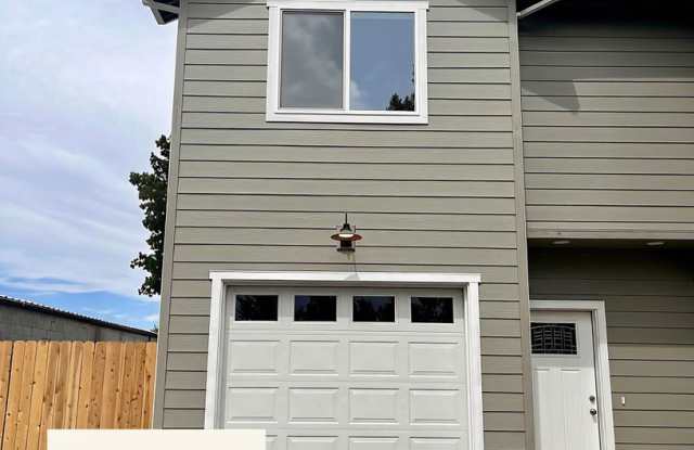 Medford, OR 2 Bedrooms with Both En-Suite Bathrooms, New Construction, $2295.00 a Month photos photos