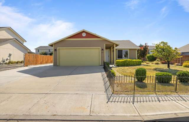 Charming 3-Bed, 2-Bath Single-Family Residence Near Rd 68! photos photos