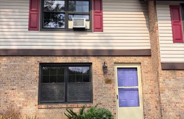 2 Bedroom, 1.5 Bath Townhouse Gallery 1