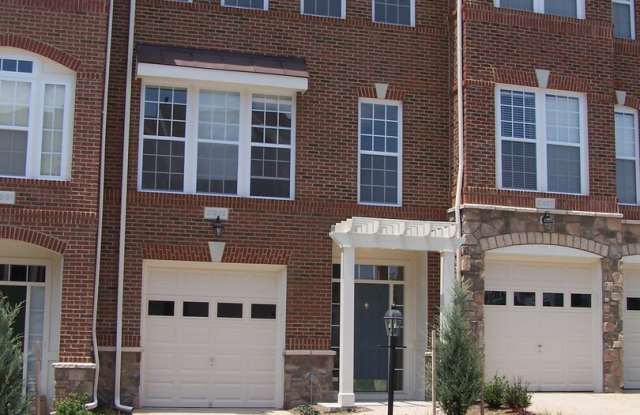 4 Bedroom Townhome & Garage - Ashburn photos photos