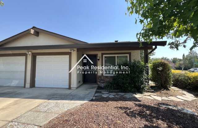 Updated 2Bd/2Ba Sacramento Duplex With 1 Car Garage! photos photos