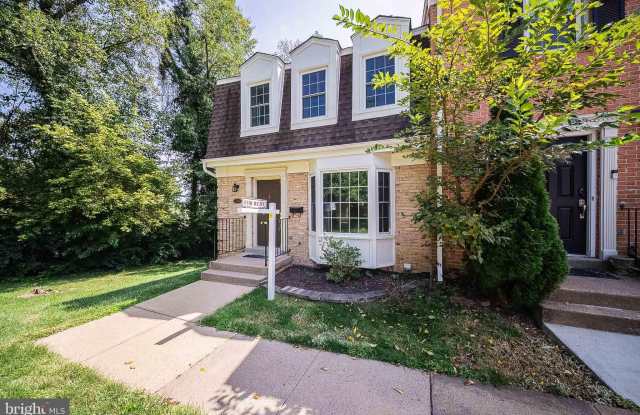 7301 ROCKFORD Drive Gallery 3
