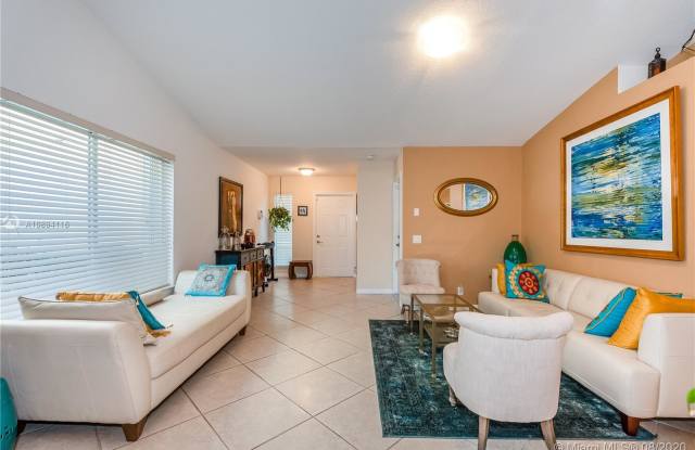 902 Golden Cane Dr Gallery 4