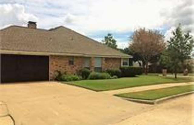 2516 Pepper Tree Circle Gallery 2