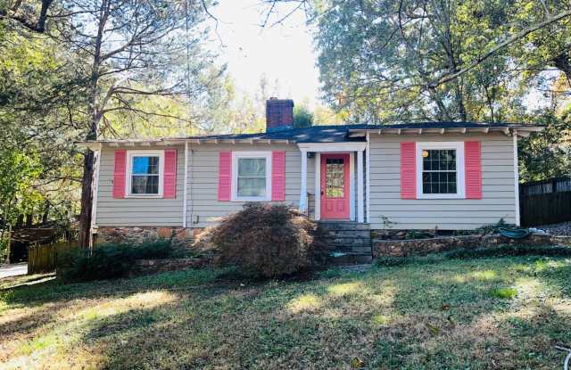 Cute cottage! 3 beds, 2 baths, real hardwood flooring, tile baths, claw foot tub, W/D included, storage building! photos photos