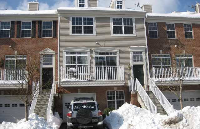 9 SURRY CT Gallery 1